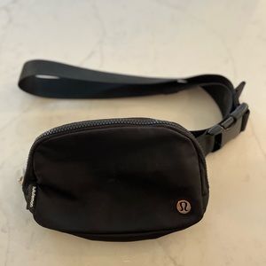 Lulu lemon everywhere belt bag